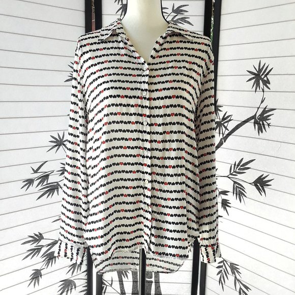 Jane and Delancey Roll Tab Sleeve Heart Print Top - Picture 1 of 16